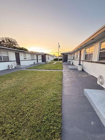 1885 40th Avenue 5, Vero Beach, FL 32960