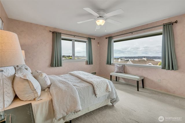 1245 S Fernside Drive, Tacoma, WA 98465