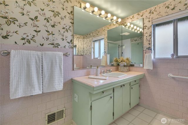 1245 S Fernside Drive, Tacoma, WA 98465