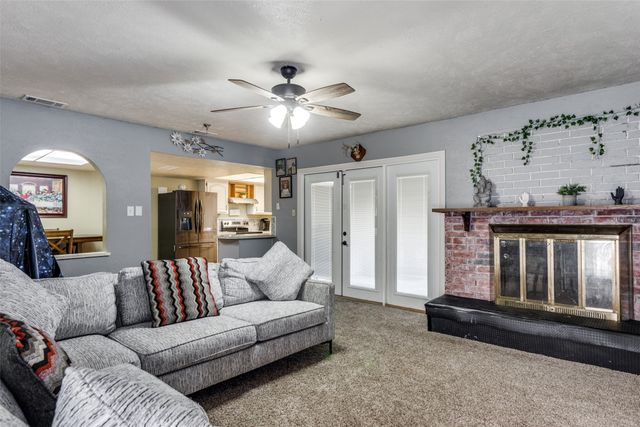 2110 Burrows Trail, Grand Prairie, TX 75052