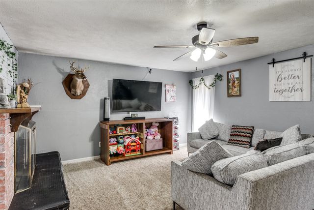 2110 Burrows Trail, Grand Prairie, TX 75052