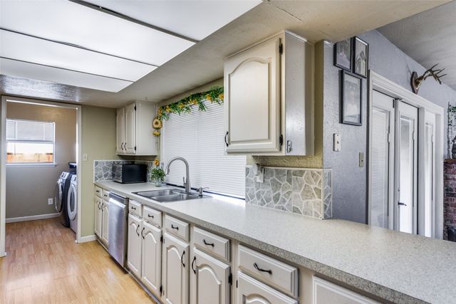 2110 Burrows Trail, Grand Prairie, TX 75052