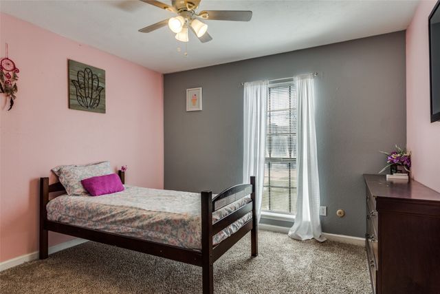 2110 Burrows Trail, Grand Prairie, TX 75052