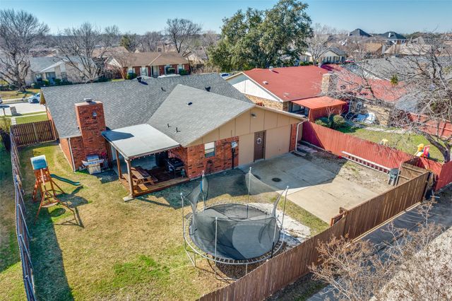 2110 Burrows Trail, Grand Prairie, TX 75052