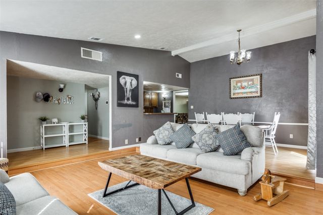 2110 Burrows Trail, Grand Prairie, TX 75052