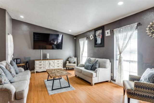 2110 Burrows Trail, Grand Prairie, TX 75052