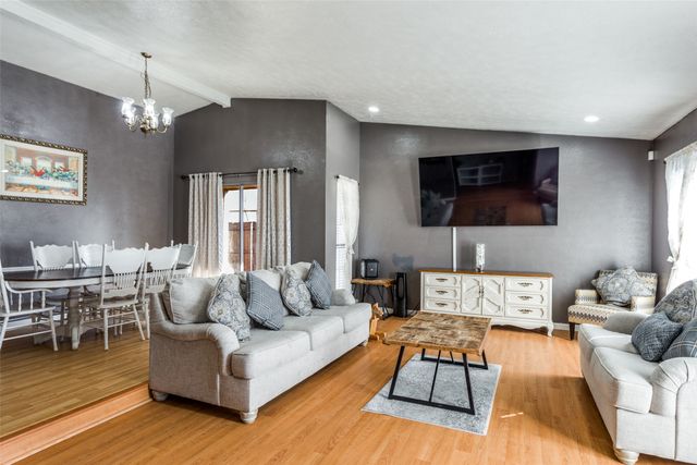 2110 Burrows Trail, Grand Prairie, TX 75052