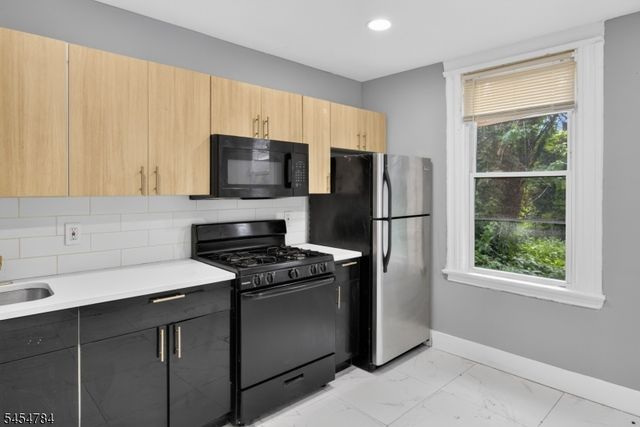 529 S Clinton St, East Orange City, NJ 07018