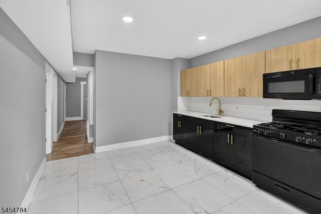 529 S Clinton St, East Orange City, NJ 07018