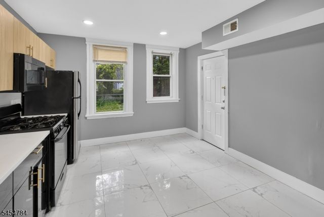 529 S Clinton St, East Orange City, NJ 07018