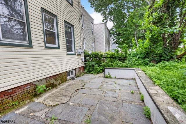 529 S Clinton St, East Orange City, NJ 07018