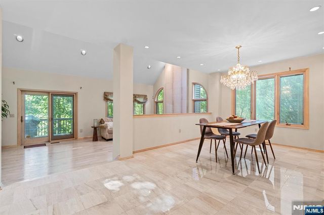 250 Westervelt Lane, Mahwah, NJ 07430