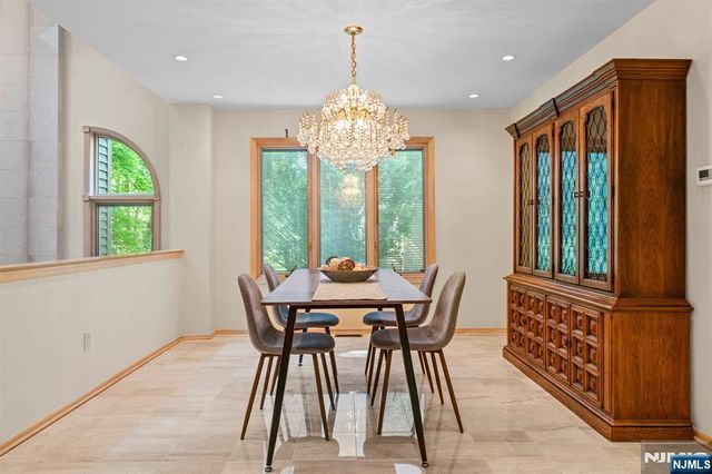 250 Westervelt Lane, Mahwah, NJ 07430