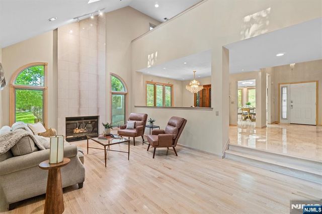 250 Westervelt Lane, Mahwah, NJ 07430