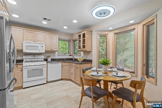 250 Westervelt Lane, Mahwah, NJ 07430