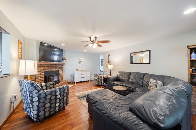 850 BAVARIAN COURT, Oshkosh, WI 54901