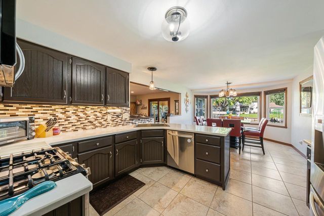 850 BAVARIAN COURT, Oshkosh, WI 54901