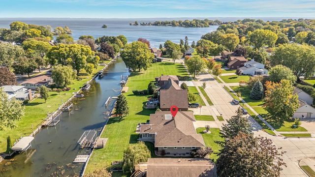 850 BAVARIAN COURT, Oshkosh, WI 54901