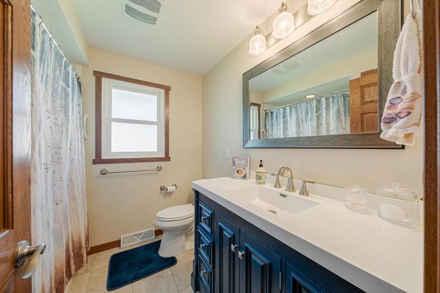 850 BAVARIAN COURT, Oshkosh, WI 54901