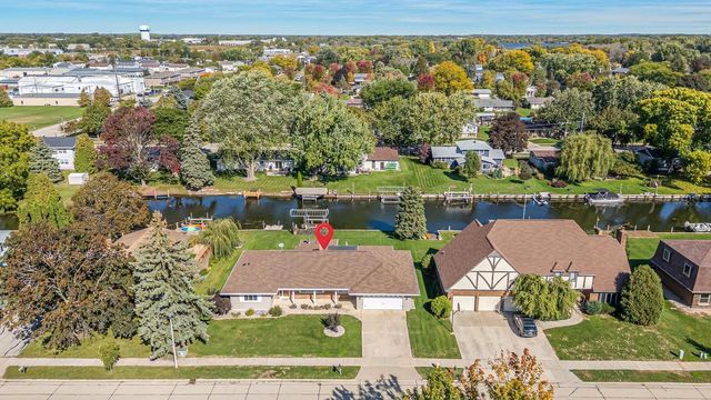 850 BAVARIAN COURT, Oshkosh, WI 54901