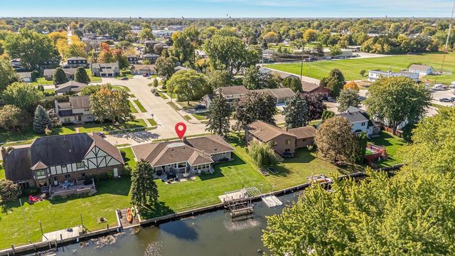 850 BAVARIAN COURT, Oshkosh, WI 54901