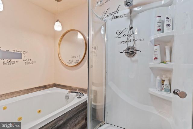 7 BURGNERS MILL RD, Carlisle, PA 17015