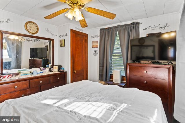 7 BURGNERS MILL RD, Carlisle, PA 17015