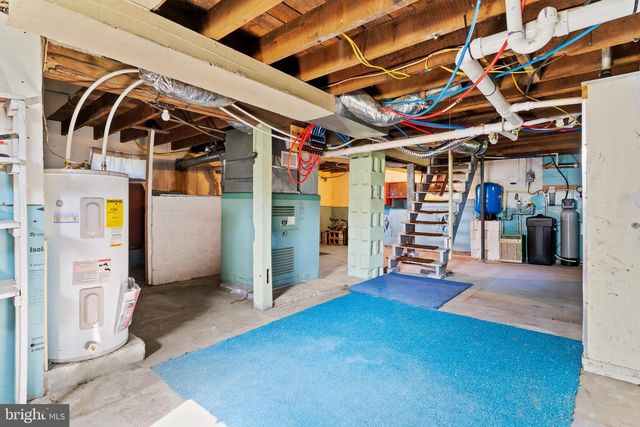 7 BURGNERS MILL RD, Carlisle, PA 17015