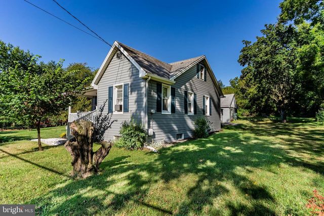 7 BURGNERS MILL RD, Carlisle, PA 17015