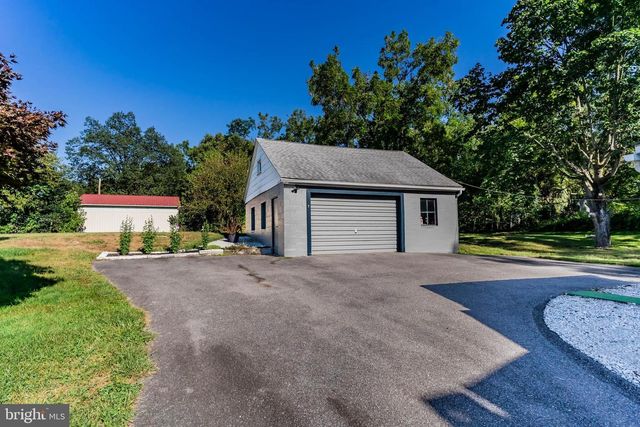 7 BURGNERS MILL RD, Carlisle, PA 17015