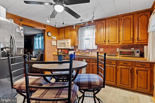 7 BURGNERS MILL RD, Carlisle, PA 17015