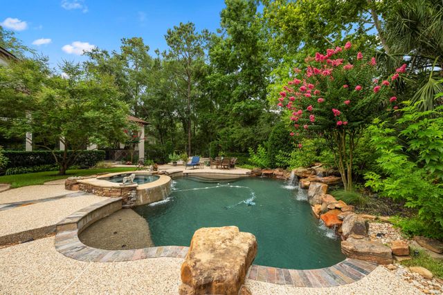 30 W Bracebridge Circle, The Woodlands, TX 77382