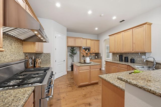 9320 Eagle Springs Pl, Roseville, CA 95747