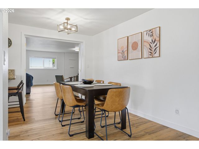 12311 BLUE RIDGE Dr, Oregon City, OR 97045