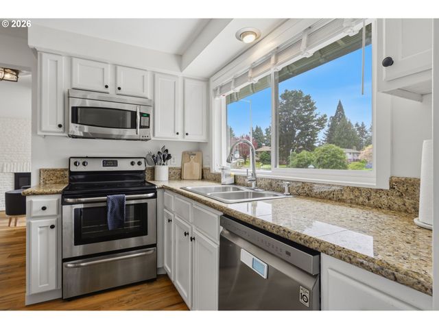 12311 BLUE RIDGE Dr, Oregon City, OR 97045