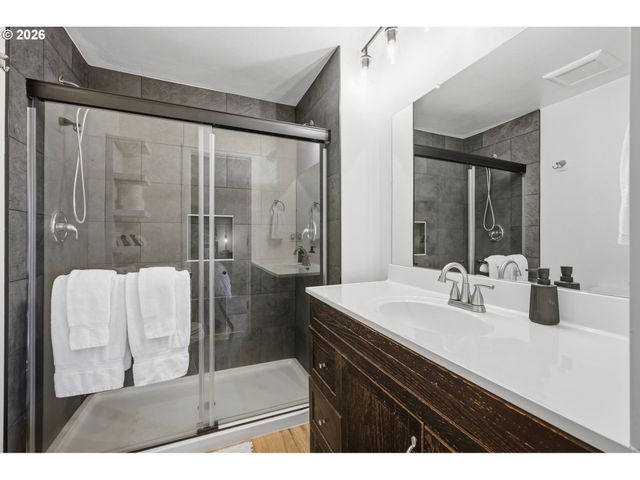 12311 BLUE RIDGE Dr, Oregon City, OR 97045