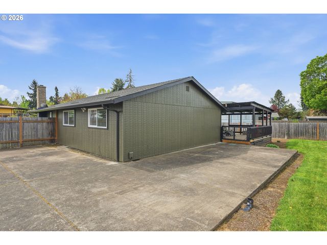12311 BLUE RIDGE Dr, Oregon City, OR 97045