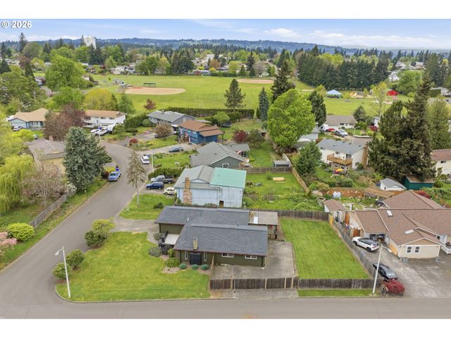 12311 BLUE RIDGE Dr, Oregon City, OR 97045