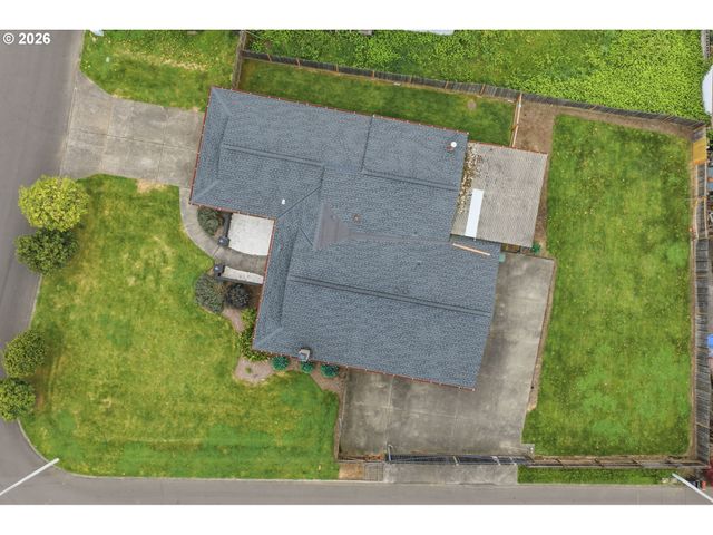 12311 BLUE RIDGE Dr, Oregon City, OR 97045