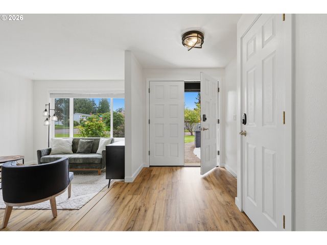 12311 BLUE RIDGE Dr, Oregon City, OR 97045