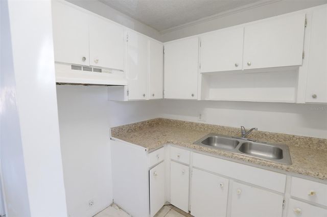 914 SW 8TH AVENUE 19, Gainesville, FL 32601