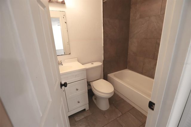 914 SW 8TH AVENUE 19, Gainesville, FL 32601