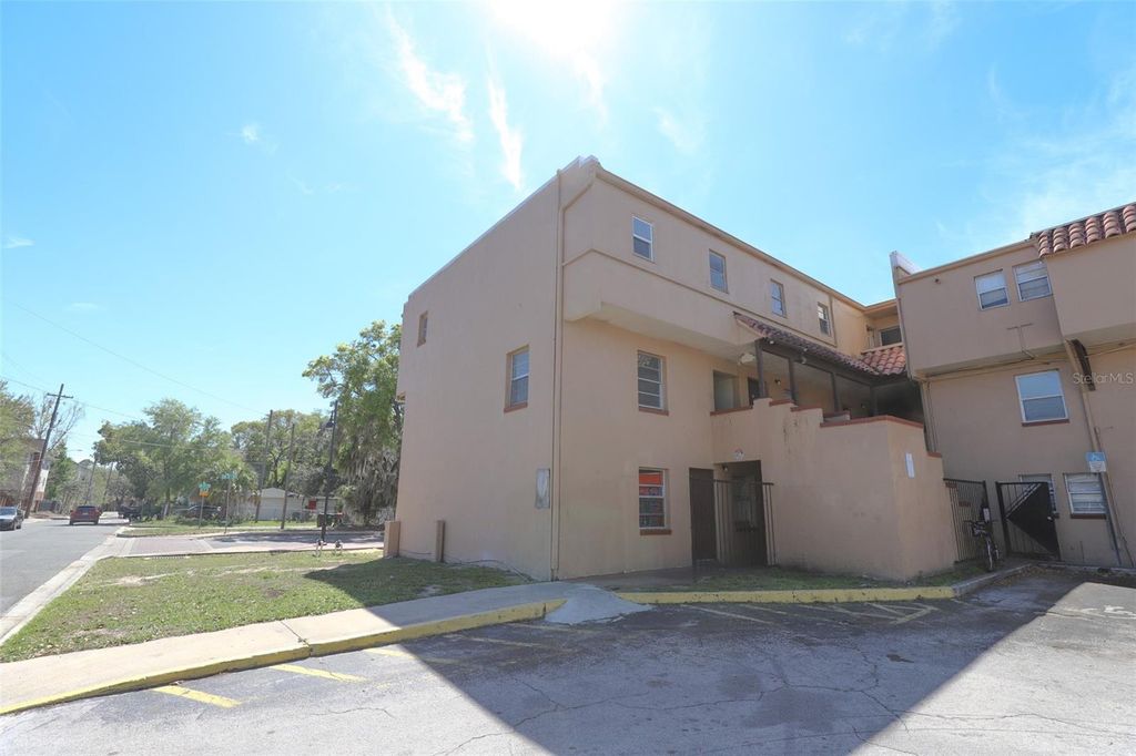 914 SW 8TH AVENUE 19, Gainesville, FL 32601