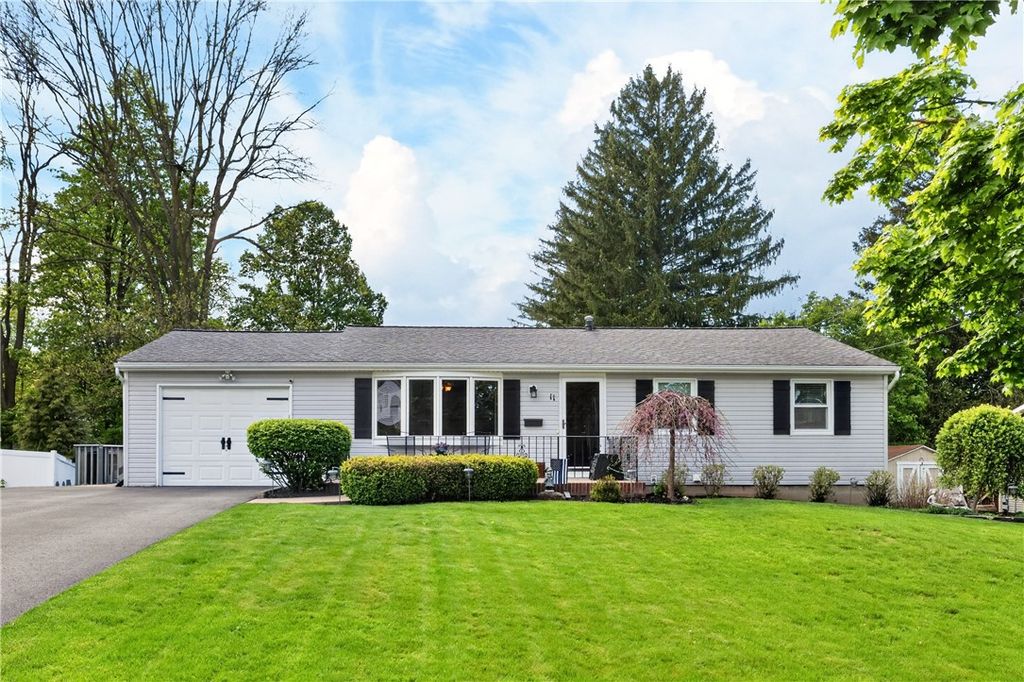 11 Aldrich Drive, Palmyra, NY 14522