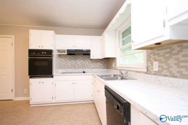 1607 Club View Drive, Huntsville, AL 35816