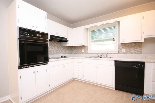 1607 Club View Drive, Huntsville, AL 35816