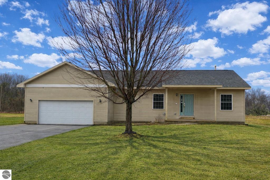 Image 1 of property listing at 9305 Kingsfield Drive, Kingsley, MI 49649