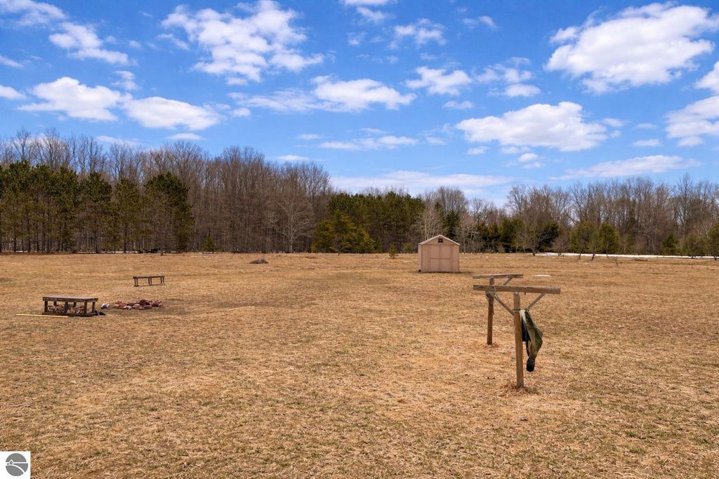 Image 10 of property listing at 9305 Kingsfield Drive, Kingsley, MI 49649