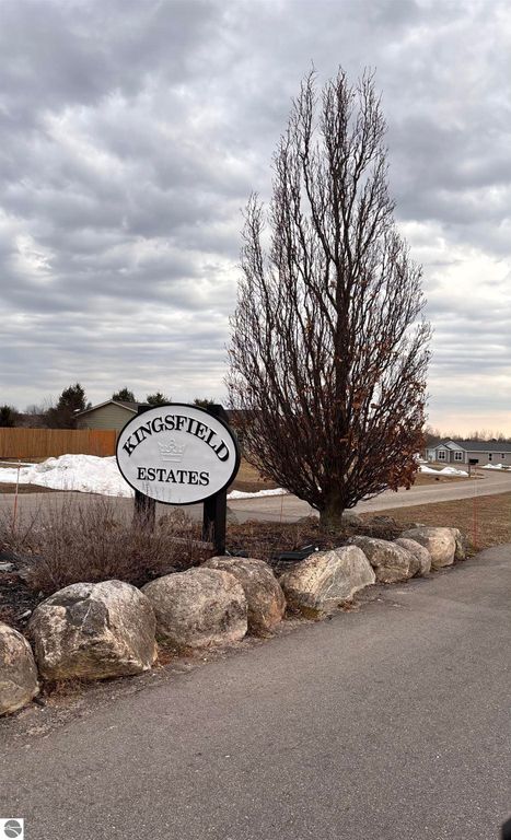 Image 3 of property listing at 9305 Kingsfield Drive, Kingsley, MI 49649