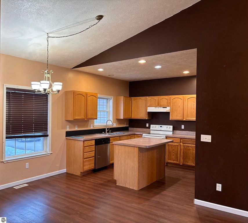 Image 4 of property listing at 9305 Kingsfield Drive, Kingsley, MI 49649